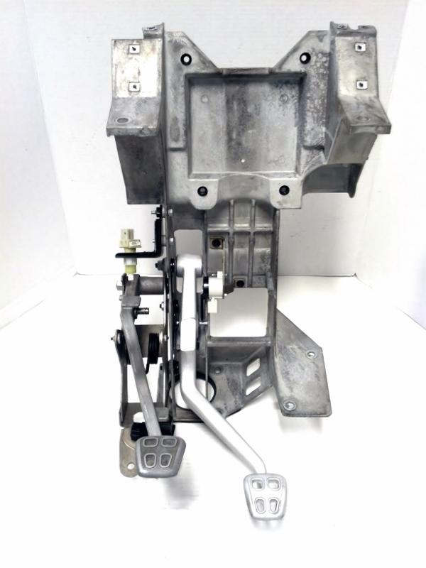 0513 Corvette C6 Brake And Clutch Pedal Assembly 10366699